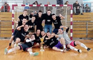 Završen novogodišnji turnir u malom fudbalu- pehar za ekipu Mitrokat iz Uba Završen novogodišnji turnir u malom fudbalu- pehar za ekipu Mitrokat iz Uba