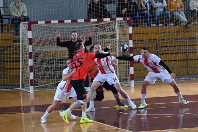 Rukometasi-porazeni-u-derbiju-Sport014rs.jpg Rukometaši poraženi u derbiju - Objektiva